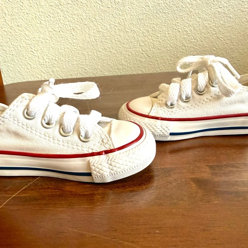 Bundle of Converse Kids Low-Top Sneakers in Red and White - Picture 5 of 15